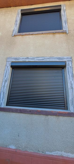 RULOURI Aluminiu si Usi de garaj rezidentiale SECTIONALE