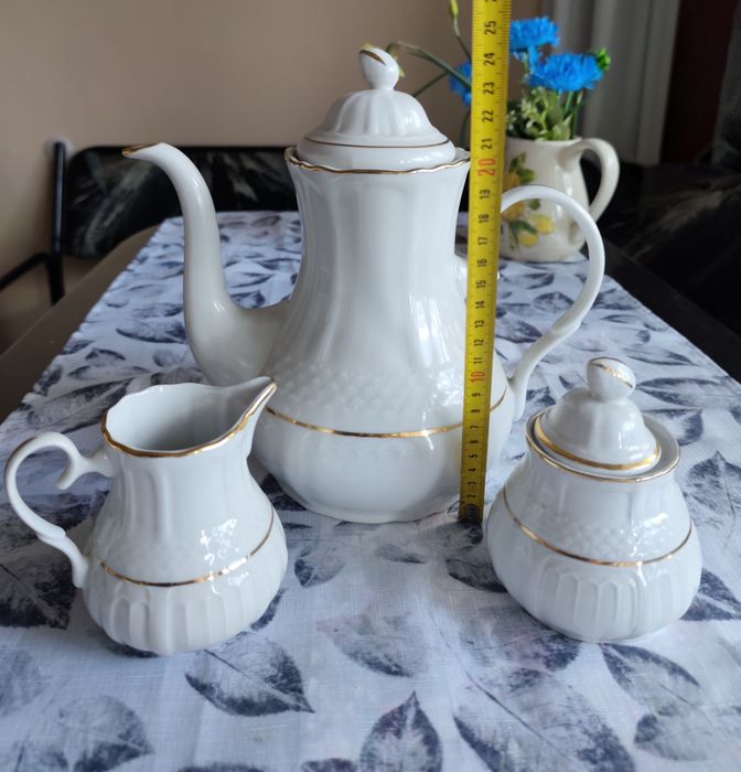 Порцеланов комплект за чай.