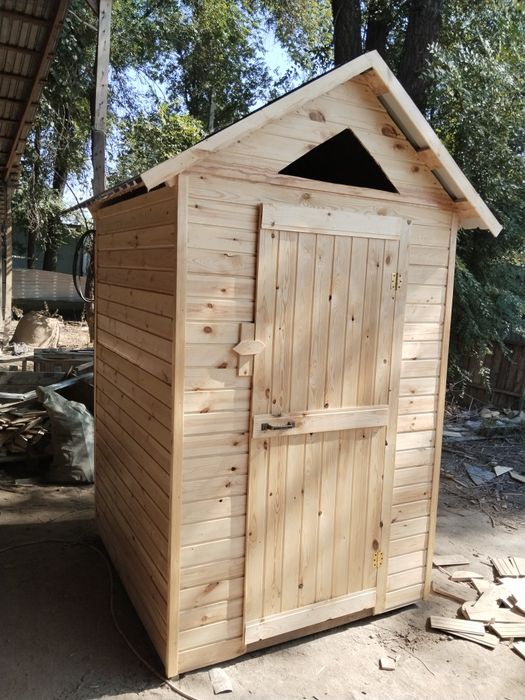 Уличный туалет.Туплет из вогонки