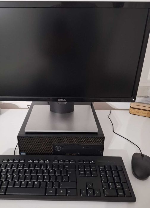 DELL PC OptiPlex 3060 i5 - 8500 Intel Core Pana la 4.10 GHz 8 GB
