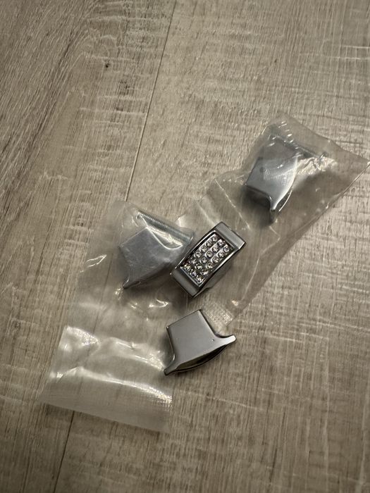 Butoni  chrom inserti sticla si cristal  mobila