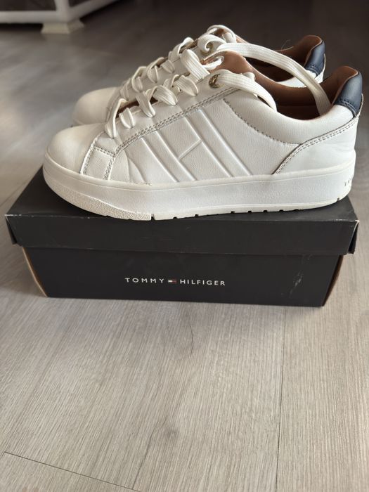 Сникърси Tommy Hilfiger - номер 37