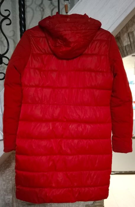 Продам красный пуховик