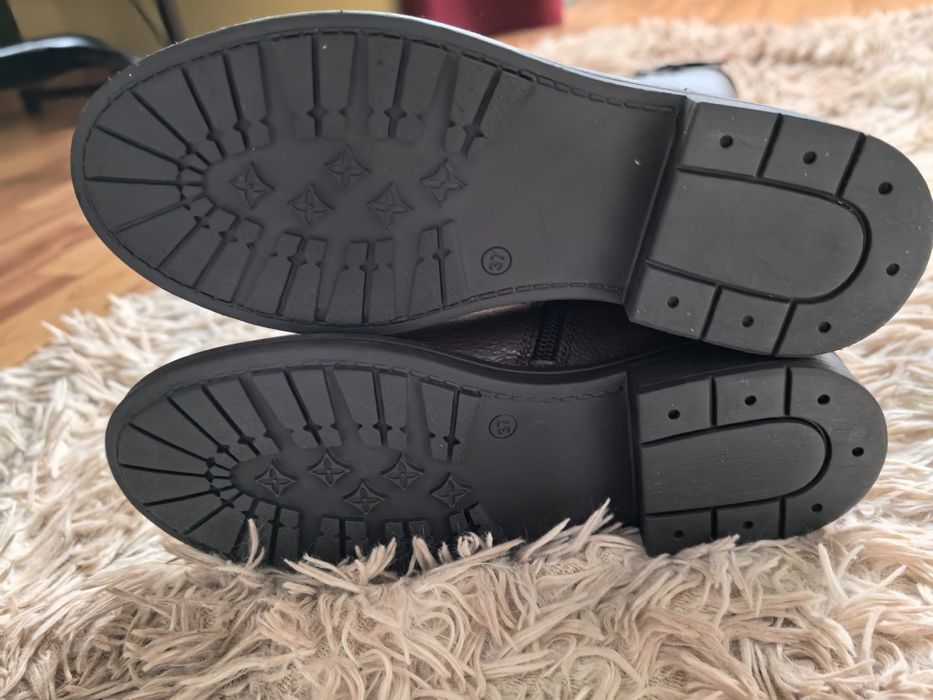 Vând cizme noi, maro, din piele naturală, mărimea 37 Gonderi(r)