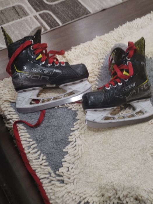 Продам коньки Bauer