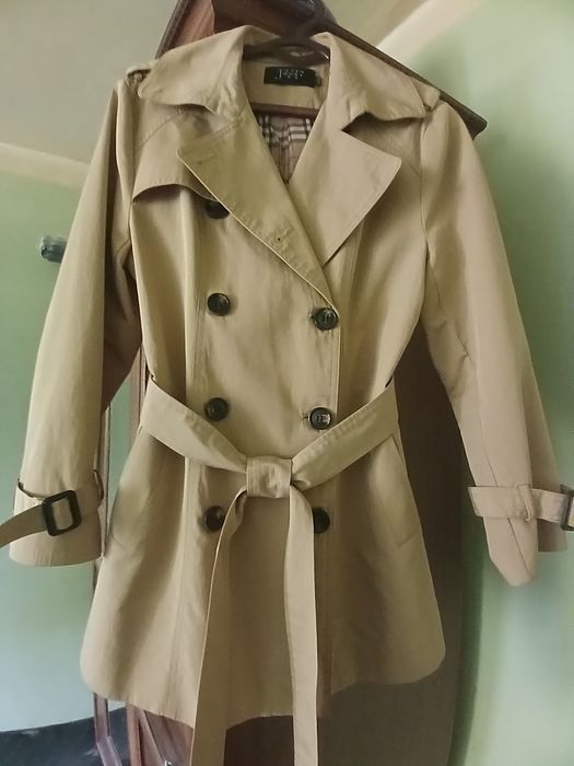 Продаётся плащ женская. Турция