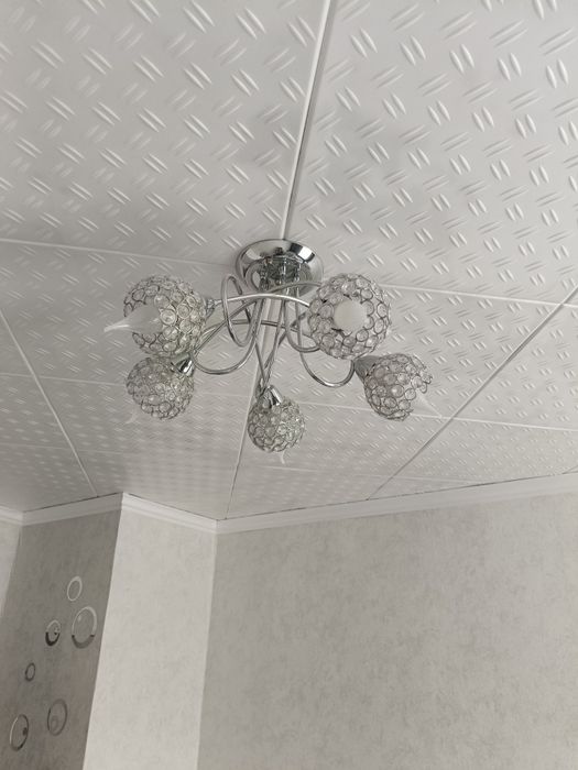 Продам люстру 5 рожков.