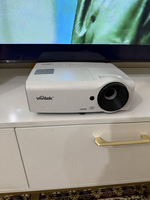 Vivitek D555 профессиональный проектор
