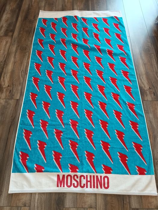 Плажни хавлии на Moschino