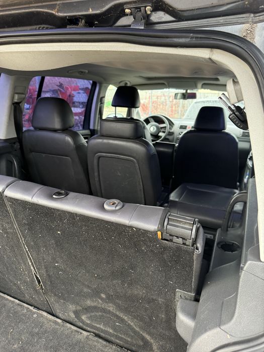 На части Vw Touran 1.9tdi автомат Dsg кожен салон 7 места