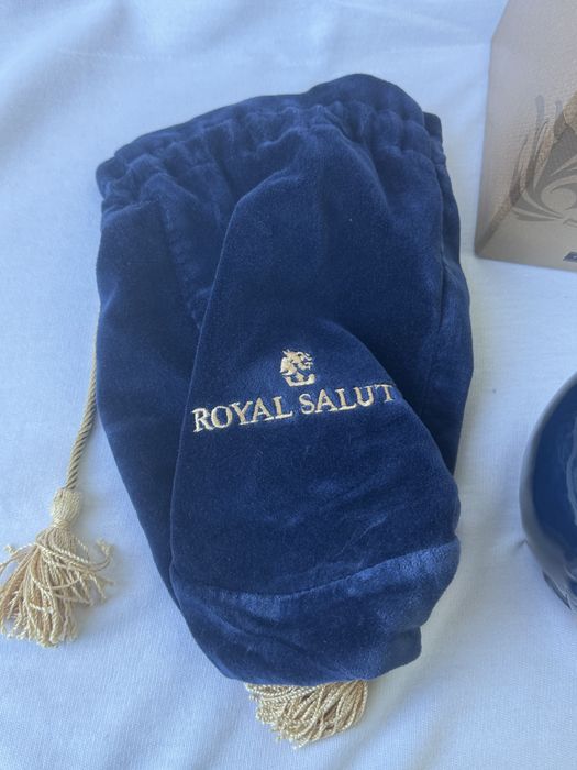Празна бутилка и кутия от уиски Chivas Royal Salute 21 Year , Роял Салют Блендед