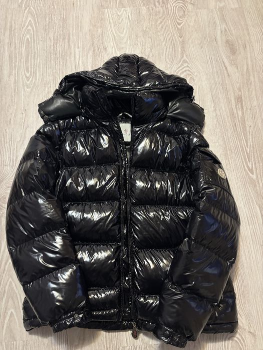 Vând geacă Moncler