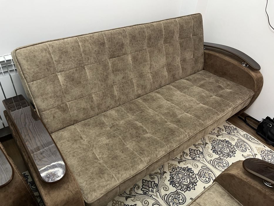 Продам диван с креслами