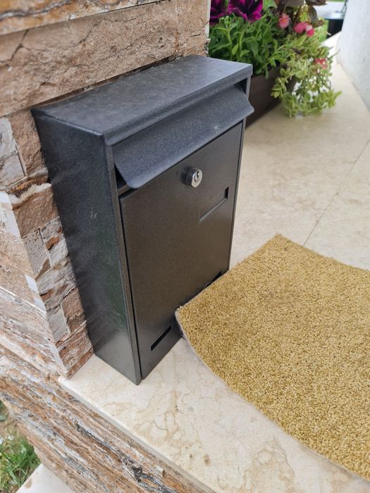 Vand posta pentru poarta