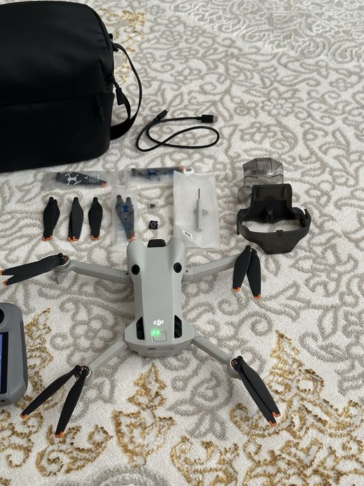 Дрон DJI Mini 4 Pro Fly More Combo Plus (DJI RC 2) белый