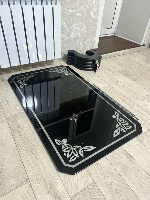 Продам стол и шкаф