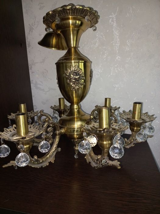 Продам хрустальные люстру