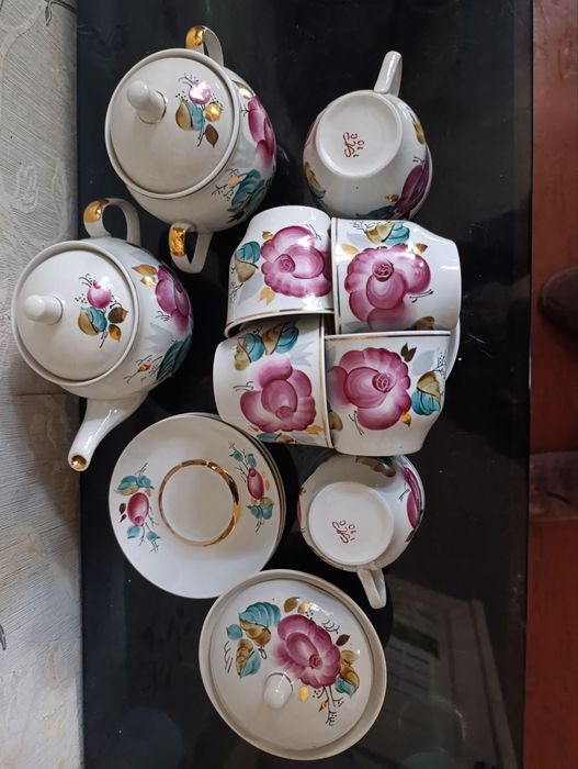 Продам новый полный чайный сервиз советского времени 15 предметов.