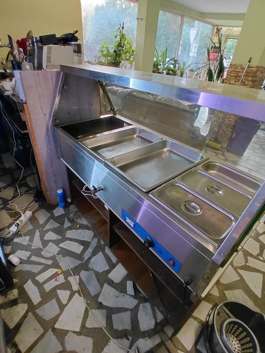 Продавам топла витрина