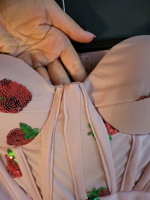Set rochie mama- fiica identice, model căpșuni, făcute pe comanda, cu mici defecte prinse în poză
