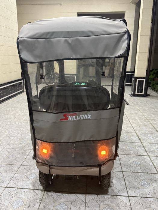 Электроскутер Skillmax с кабиной