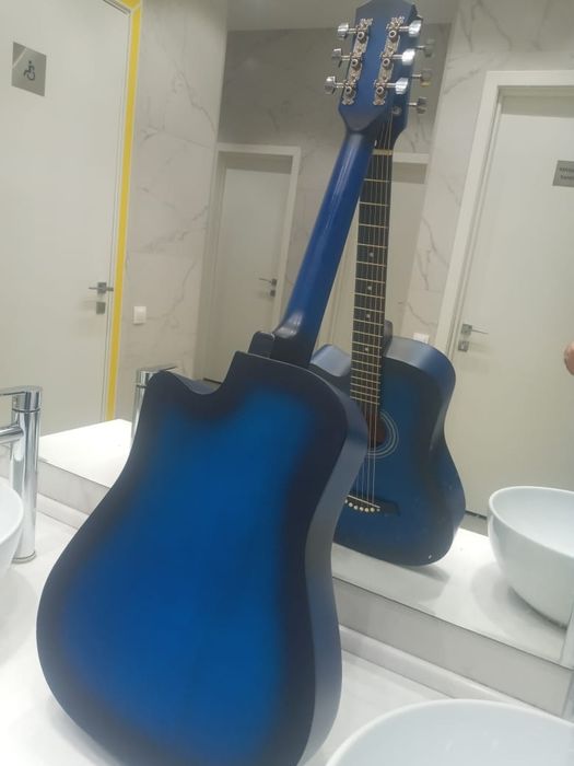 Акустическая гитара