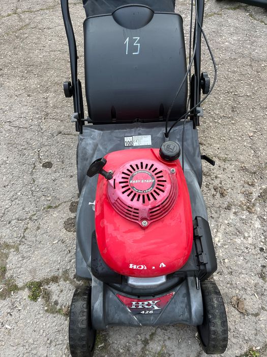 13 : Самоходна моторна косачка HONDA 5.5 hр