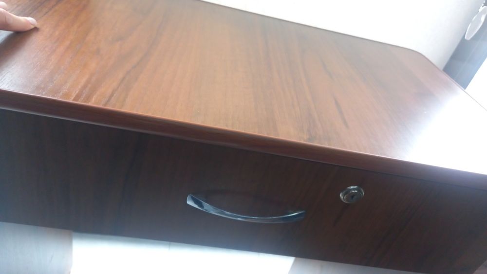 Продам стол лдсп