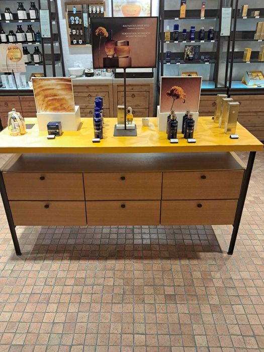 Продам мебель для магазина