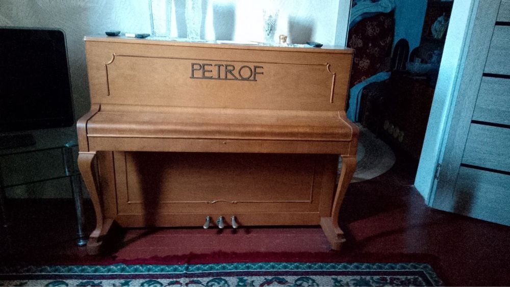 Продаётся пианино PETROF (Чехия)