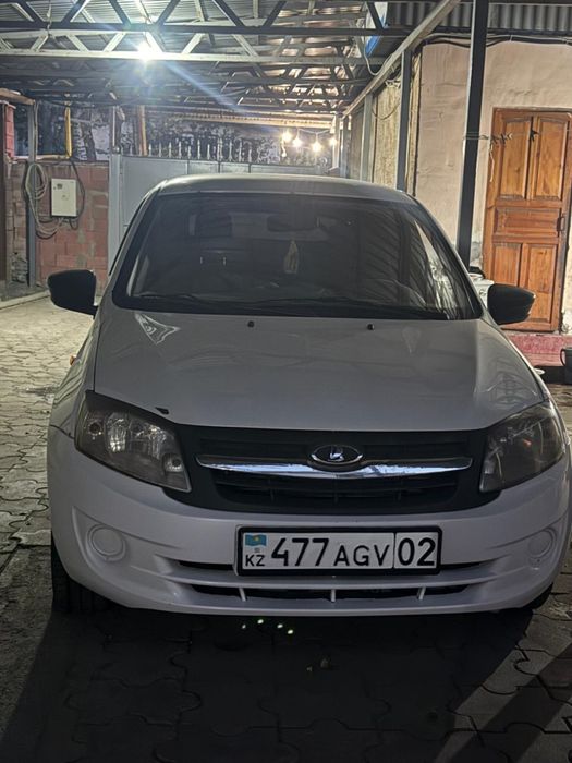 Машина Lada Granta