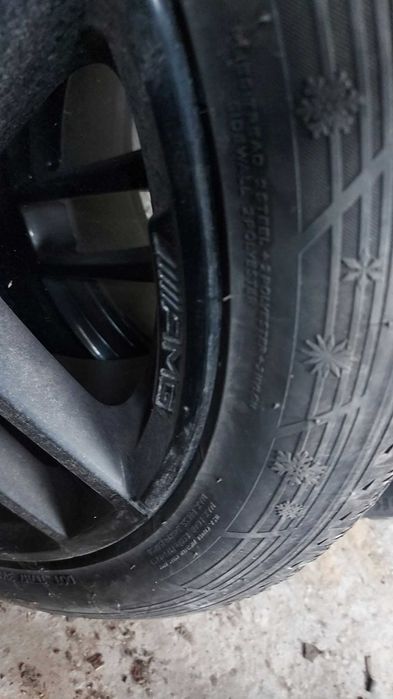 Оригинални 19" AMG джанти с почти нови зимни гуми Hankook 245/45/19 за Mercedes