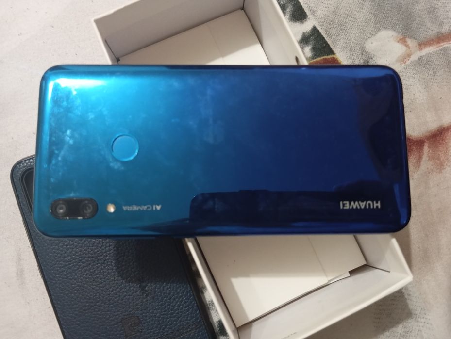 Продам телефон .