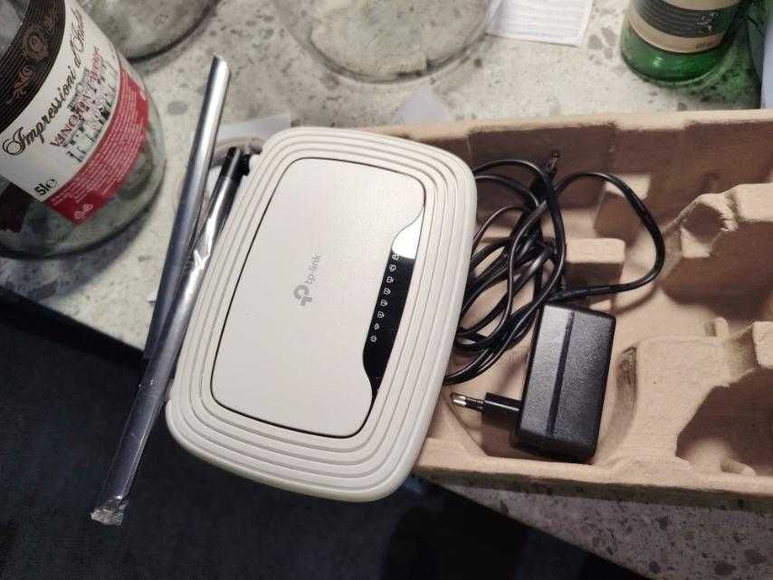 Продавам 2 рутера TP Link