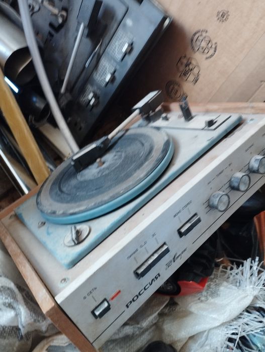 Продается старые советские проигрыватель телевизор