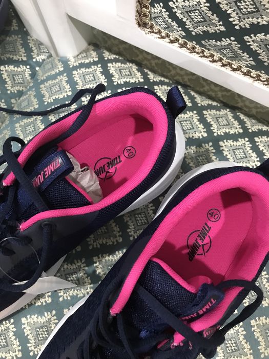 Кроссовки новые белые синие