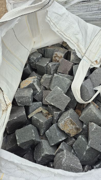 Piatra cubica la comanda