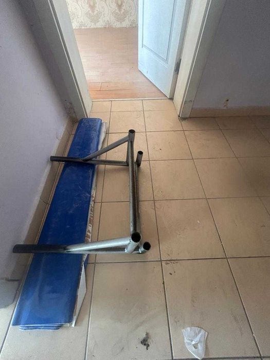 Продается турник настенный