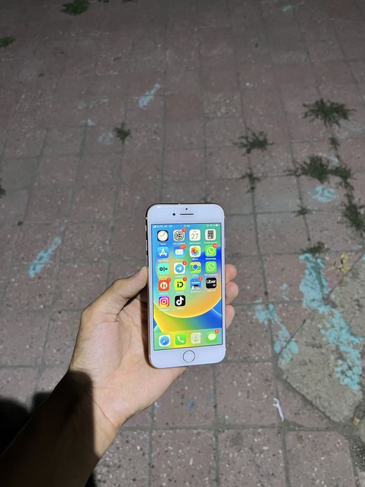 Продам срочно iPhone 8 64GB