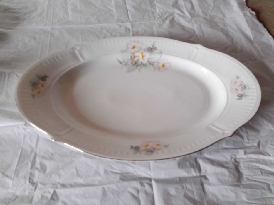 Serviciu de masa din portelan