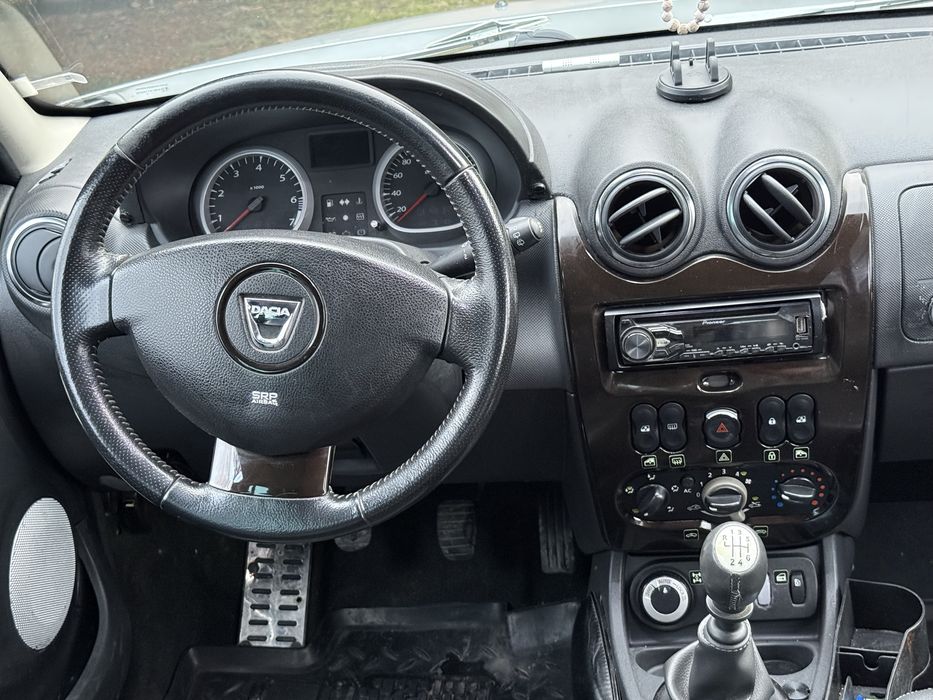 Vând Dacia duster 4x4