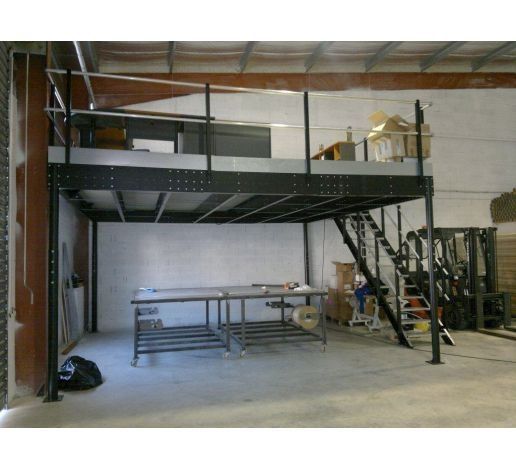 Подиум разделение из металлоконструкций