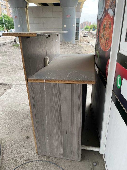 Kuxini Tepasi yoq oldida Bar 2 kaplekt stol stul bor