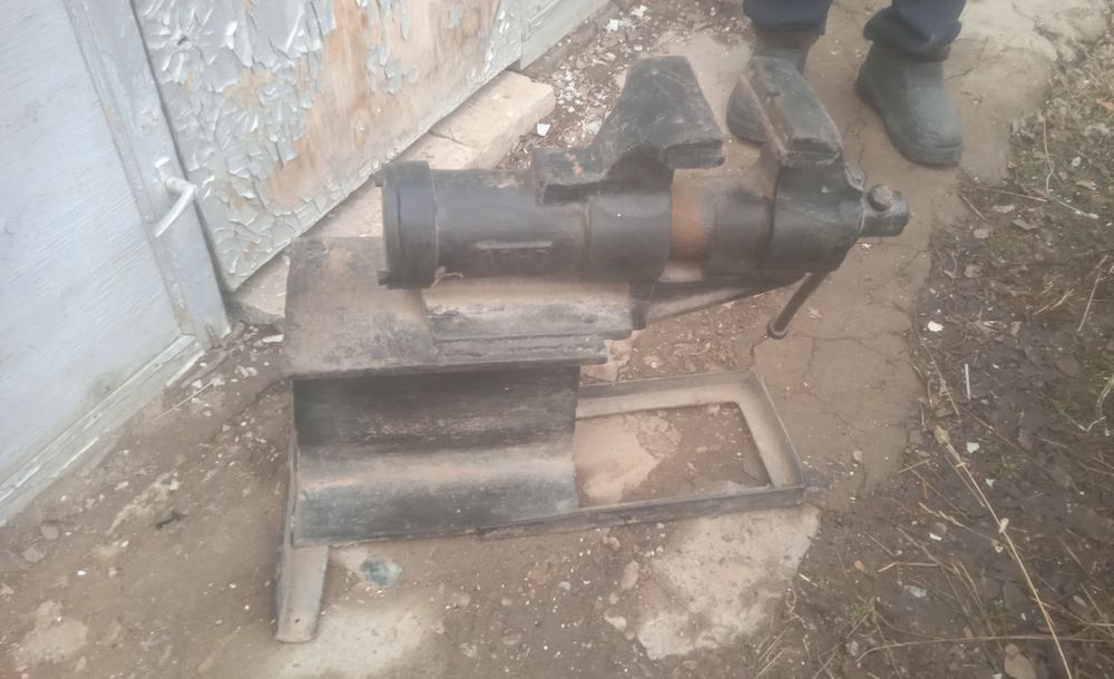 Продам тиски советские