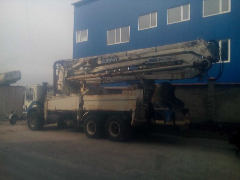 Бетон помпа MACK MP 690C