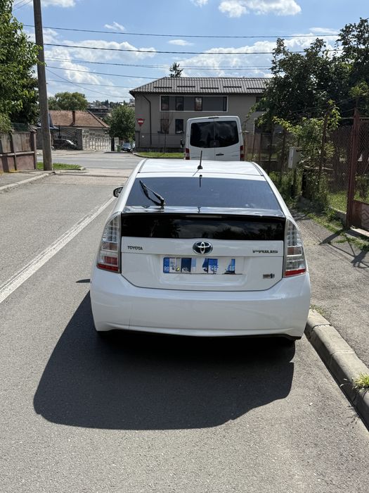Inchiriez Toyota prius 3 hybrid/gpl pt glovo/bolt food/wolt