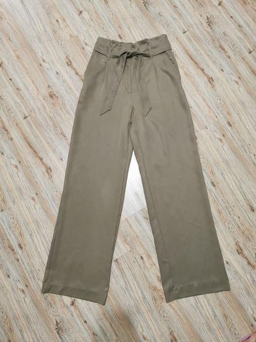 Pantaloni largi cu talie inalta H&M