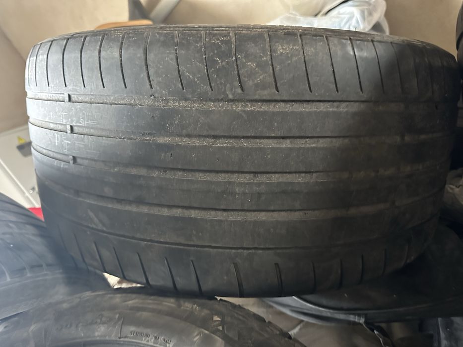 Резины б/у в нормальном состоянии  275/35/20 DUNLOP