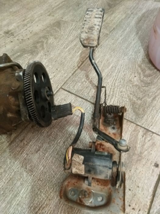 Vând pompa injecție nisan terano 2