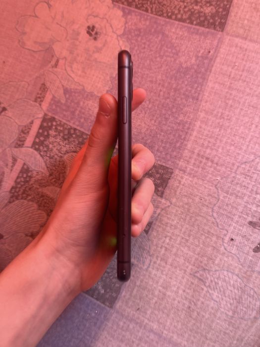 Продам айфон 11